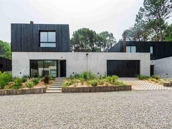 https://web5.gallito.com.uy/venta-exclusiva-casa-en-punta-ballena-inmuebles-27687811