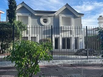 https://web5.gallito.com.uy/venta-de-casa-4-dormitorios-en-carrasco-sur-inmuebles-25844785
