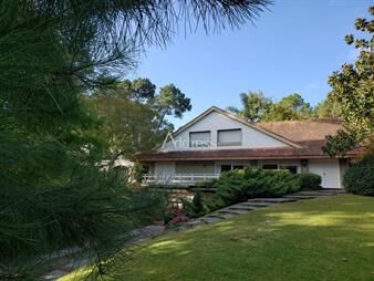 https://www.gallito.com.uy/casa-a-la-venta-sã³lida-y-con-muy-buen-frente-y-inmuebles-19847806