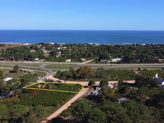 https://web5.gallito.com.uy/venta-de-terreno-esquinero-en-club-del-lago-punta-inmuebles-23472663
