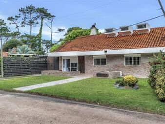 https://web5.gallito.com.uy/alquiler-temporal-3-dormitorios-servicio-y-piscina-inmuebles-27688322