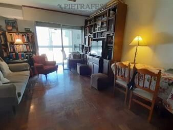 https://web5.gallito.com.uy/apto-en-venta-2-dormitorios-1-baño-y-inmuebles-27157045