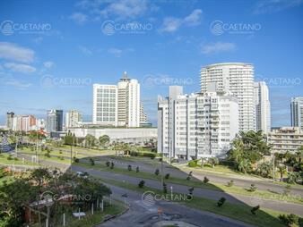 https://web5.gallito.com.uy/alexander-boulevard-apartamento-de-3-en-venta-inmuebles-21868704