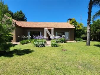 https://web5.gallito.com.uy/vende-casa-de-2-dormitorios-con-excelentes-en-el-inmuebles-27196256