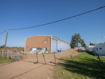 https://www.gallito.com.uy/venta-terreno-y-galpon-a-metros-de-ruta-101-690m2-en-2400m2-inmuebles-27261480