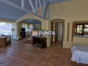 https://www.gallito.com.uy/alquiler-casa-en-punta-del-este-inmuebles-27608121