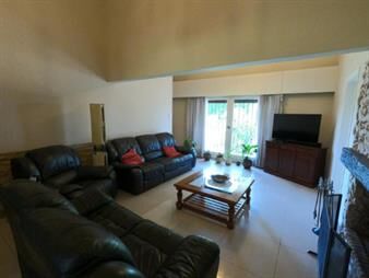 https://www.gallito.com.uy/venta-casa-cuatro-dormitorios-tres-baños-ocho-cocheras-pisc-inmuebles-27691054