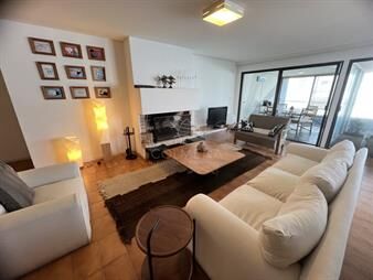 https://web5.gallito.com.uy/espectacular-y-amplio-apartamento-frente-al-mar-inmuebles-27642543
