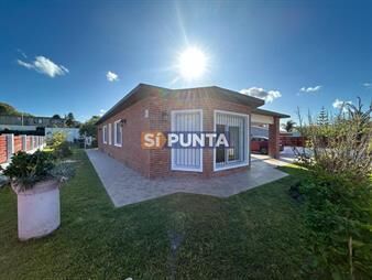 https://www.gallito.com.uy/excelente-casa-3-dormitorios-pinares-inmuebles-27691521