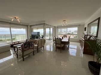 https://web5.gallito.com.uy/apartamento-en-mansa-3-suites-mas-dependencia-inmuebles-25928289