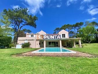 https://web5.gallito.com.uy/hermosa-y-amplia-casa-en-brava-inmuebles-27610436