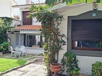https://web5.gallito.com.uy/casa-en-carrasco-sobre-rostand-apto-comercialprof-inmuebles-27691630