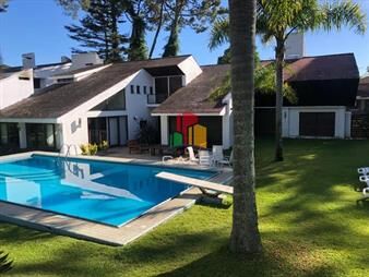 https://web5.gallito.com.uy/excelente-casa-de-7-dormitorios-piscina-y-en-inmuebles-22741952
