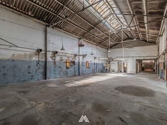 https://www.gallito.com.uy/venta-local-deposito-lote-en-tres-cruces-inmuebles-26392029