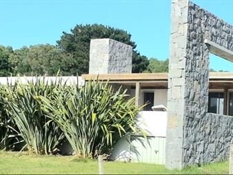 https://web5.gallito.com.uy/hermosa-casa-de-4-dormitorios-en-alquiler-en-san-vicente-inmuebles-27632183