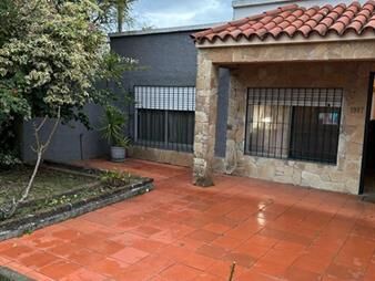 https://www.gallito.com.uy/casa-en-venta-padrã³n-ãnico-con-dos-casas-con-y-inmuebles-19066138