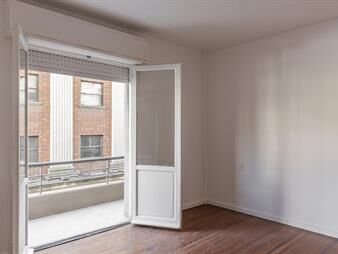 https://web5.gallito.com.uy/venta-apartamento-2-dormitorios-con-balcon-y-patio-ciu-inmuebles-27277419