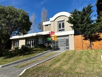 https://web5.gallito.com.uy/excepcional-casa-en-venta-de-4-dormitorios-inmuebles-26665447