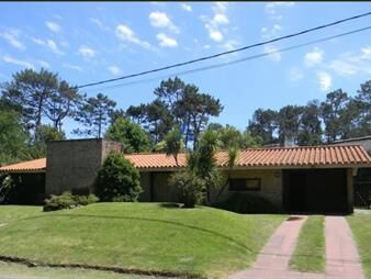 https://www.gallito.com.uy/casa-en-pinares-4-dormitorios-inmuebles-27695633