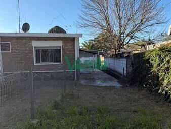 https://www.gallito.com.uy/se-venden-2-casas-en-barros-blancos-casi-ideal-o-inmuebles-27484815