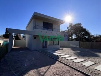 https://web5.gallito.com.uy/venta-casa-a-estrenar-en-lomas-sur-3-3-baã±os-inmuebles-27484900