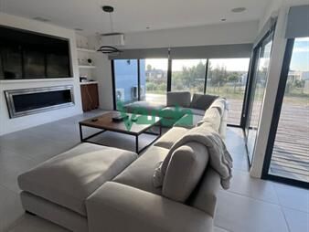 https://web5.gallito.com.uy/venta-muy-buena-casa-en-colinas-de-carrasco-3-3-inmuebles-27484962