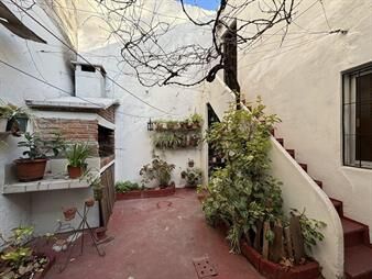 https://web5.gallito.com.uy/venta-casa-4-dormitorios-patio-y-parrillero-en-la-comercia-inmuebles-27674676