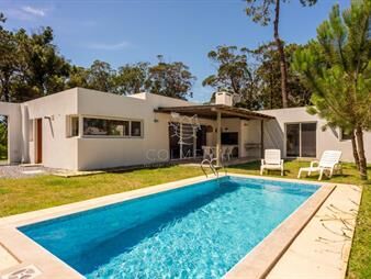 https://web5.gallito.com.uy/casa-con-piscina-en-la-barra-3-dormitorios-inmuebles-26627332