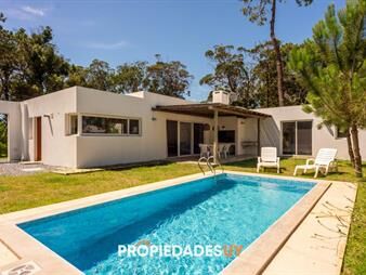 https://web5.gallito.com.uy/casa-con-piscina-en-la-barra-3-dormitorios-inmuebles-26645811