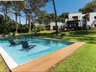 https://web5.gallito.com.uy/excelente-casa-de-5-dormitorios-mas-dependencia-y-inmuebles-27454195