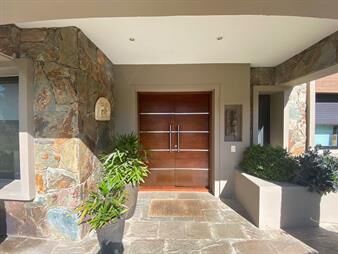 https://web5.gallito.com.uy/venta-casa-barrio-privado-4-dorm-gran-construccion-inmuebles-24269103