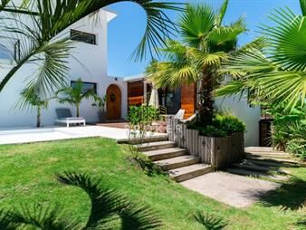 https://web5.gallito.com.uy/espectacular-y-moderna-casa-en-la-barra-para-de-inmuebles-27518772