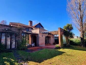 https://www.gallito.com.uy/venta-casa-5-dormitorios-con-piscina-solymar-sur-inmuebles-27603031