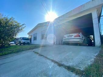 https://web5.gallito.com.uy/venta-casa-de-3-dormitorios-barbacoa-y-garaje-en-medanos-d-inmuebles-27510855