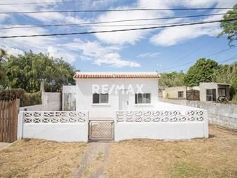 https://www.gallito.com.uy/venta-padron-unico-con-3-casas-con-renta-en-la-paz-inmuebles-27699671
