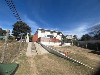 https://web5.gallito.com.uy/duplex-a-metros-de-av-giannattasio-1-dormitorio-el-pinar-a-inmuebles-27695855