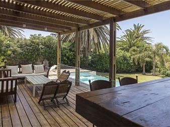 https://web5.gallito.com.uy/casa-en-venta-peninsula-de-4-dormitorios-y-piscina-inmuebles-27699957