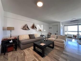 https://web5.gallito.com.uy/apartamento-de-3-dormitorios-en-peninsula-punta-inmuebles-27420168
