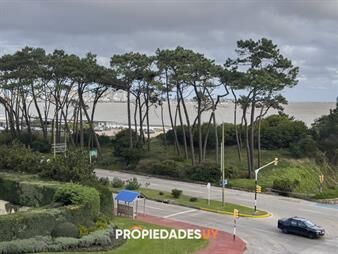 https://web5.gallito.com.uy/venta-y-alquiler-apartamento-2-dormitorios-punta-inmuebles-27401852