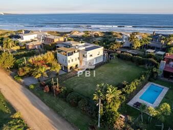 https://web5.gallito.com.uy/alquiler-de-casa-3-dormitorios-en-tio-tom-punta-ballena-inmuebles-27544138