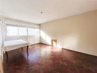 https://web5.gallito.com.uy/apartamento-2-dormitorios-en-cordon-ambientes-amplios-muy-inmuebles-27699454