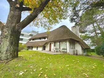 https://www.gallito.com.uy/casa-en-venta-en-san-rafael-cuatro-dormitorios-inmuebles-26798439