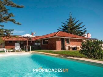https://web5.gallito.com.uy/excelente-casa-de-4-dormitorios-y-piscina-a-una-inmuebles-23397786