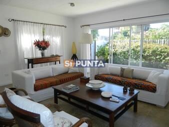 https://web5.gallito.com.uy/casa-4-dormitorios-en-alquiler-la-barra-inmuebles-27608568