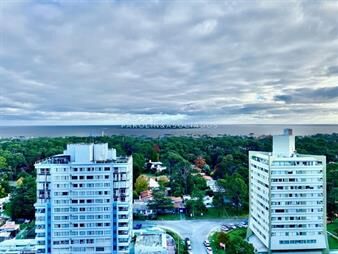 https://web5.gallito.com.uy/apartamento-en-venta-de-2-dormitorios-en-punta-inmuebles-23137501