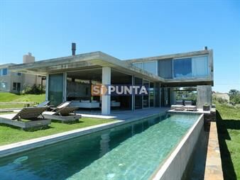 https://web5.gallito.com.uy/excelente-casa-moderna-en-tio-tom-pegada-al-mar-inmuebles-27607948