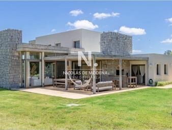 https://web5.gallito.com.uy/vende-impecable-casa-de-2-plantas-con-3-en-suite-inmuebles-25720077