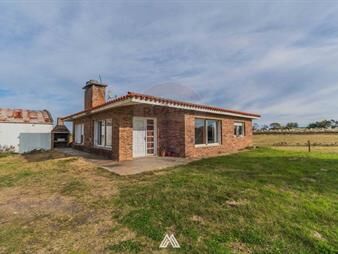 https://www.gallito.com.uy/venta-de-campo-5-8ha-con-casa-en-la-montañesa-inmuebles-27716535