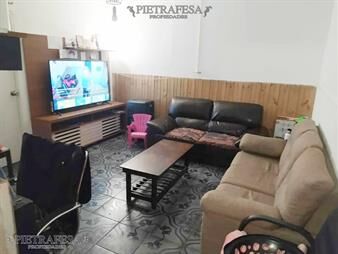 https://web5.gallito.com.uy/venta-de-2-aptos-con-renta-2-dormitorios-1-y-inmuebles-23238251