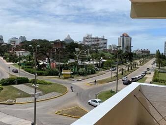 https://web5.gallito.com.uy/apartamento-a-una-cuadra-y-media-de-playa-mansa-inmuebles-27695566